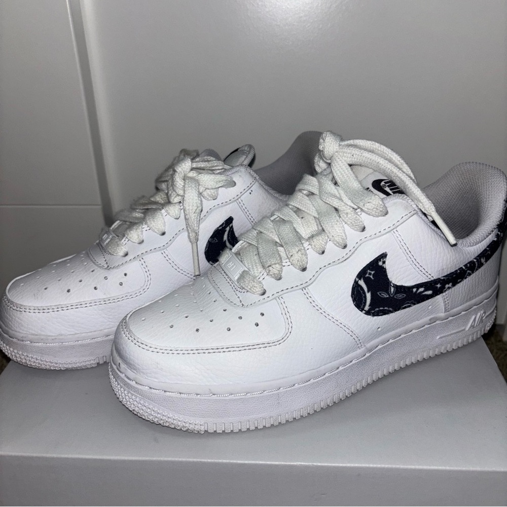 Wmns Air Force 1 '07 Essentials 'Black Paisley' - Picture 2 of 3